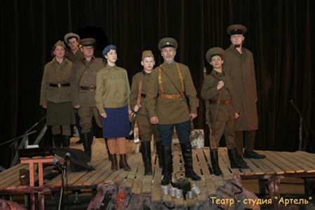 Фотография из спектакля "Русские люди".